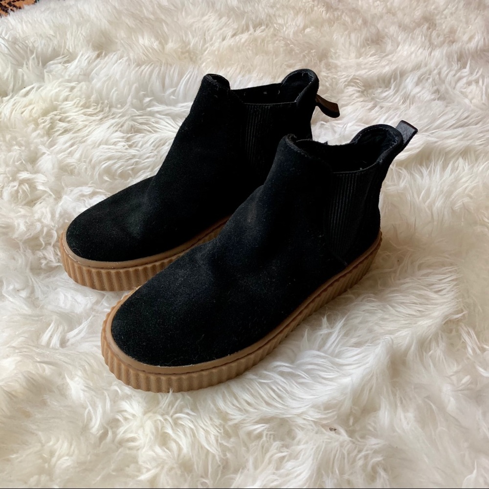 J/Slides NYC sneakers